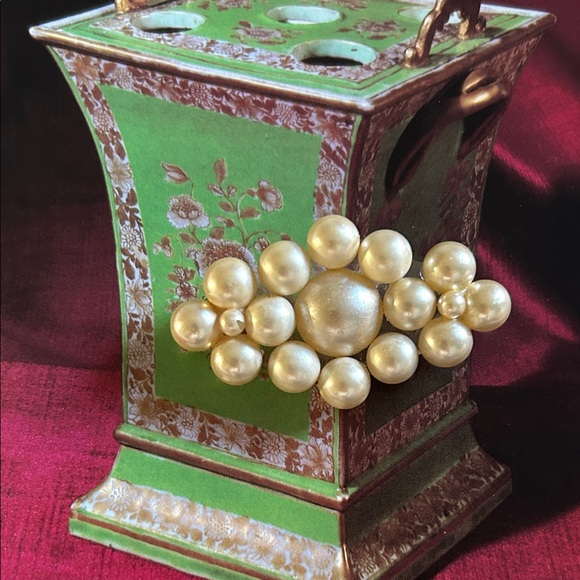 Vintage Faux pearl  and sterling silver lock brooch - Picture 1 of 3